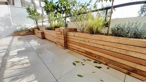 model de nos création en palette double utilisation pour habille le long d'un mur mais également mettre des fleur